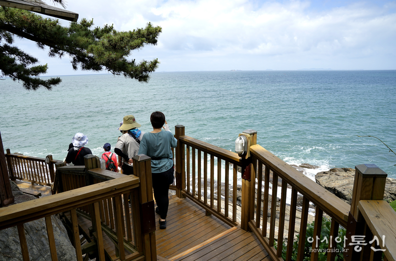 <충남 보령시, <strong>"보령 죽도 상화원 바닷길 여름"</strong>> 김광부 기자