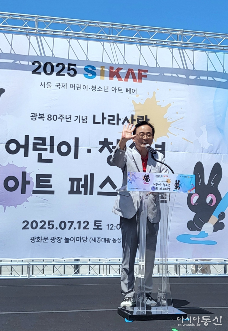 김형재 의원이 12일 개최된 ‘2025 광복 80주년 나라사랑 어린이·청소년 아트 페스티벌’에 참석해 축사를 하고 있다.