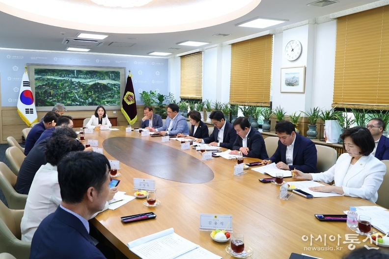 서울시의회, 집중호우 피해 경상남도에 성금 2천만 원 전달