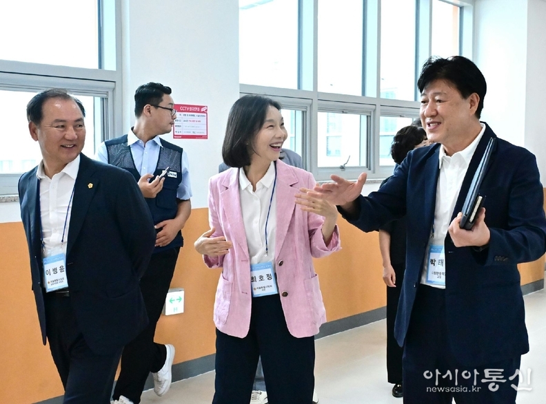 최호정 의장, 환경‧디지털‧안전 담아 새단장한 청량중학교 방문