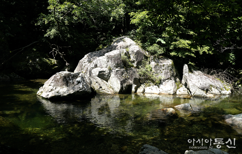<전라북도 무주군 설천면,<strong> "무한계곡(無限溪谷) 따라 걷는 무주구천동어사길 힐링 여행"</strong>> 김광부 기자