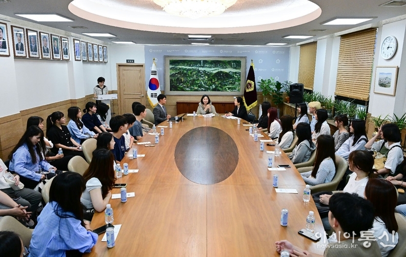 서울시의회 최호정 의장, 대만 국립정치대학교 어학 연수단과 간담회 개최
