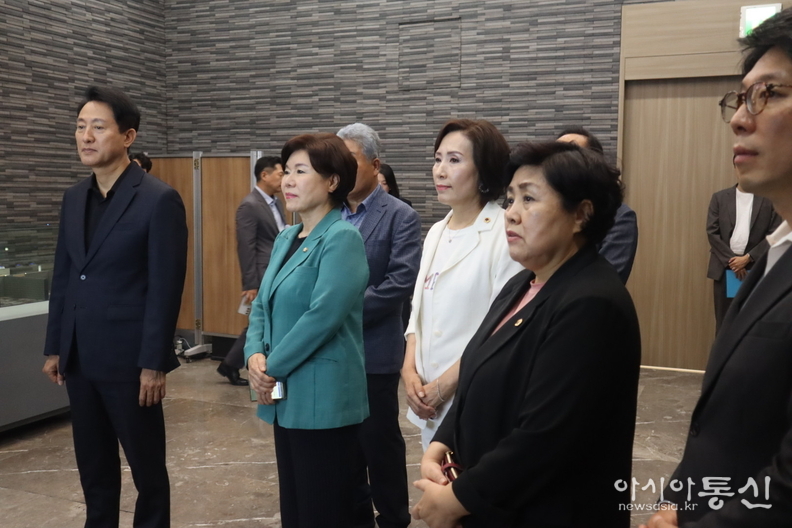 김영옥 보건복지위원장(오른쪽),‘서울추모공원 화장로 증설’현장 방문.