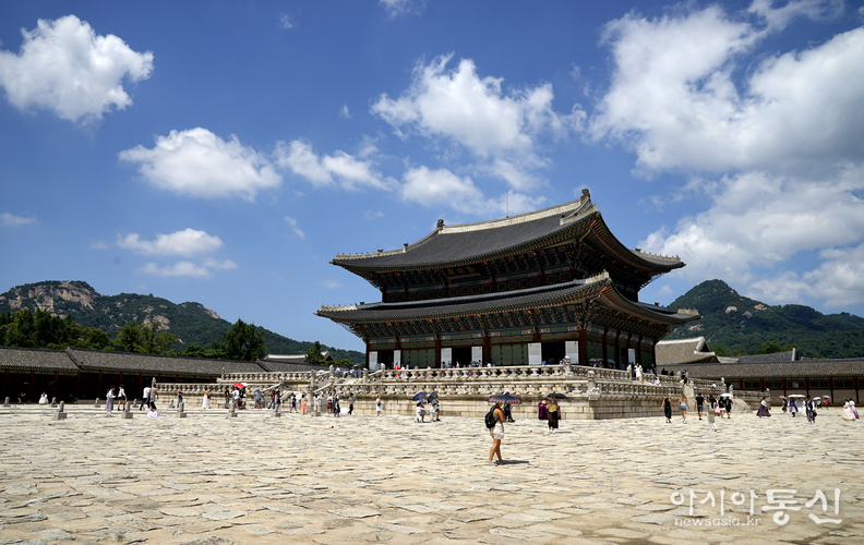 <서울시 종로구 사직로, <strong>"조선의 정궁(법궁) 경복궁의 여름(사적 제117호)"</strong>> 김광부 기자