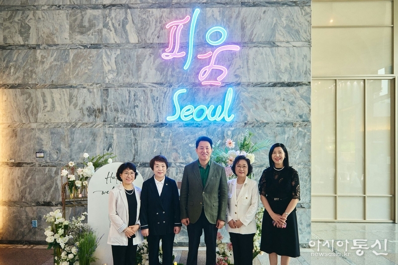 피움 서울 개관식(왼쪽에서 두 번째 신동원 부위원장)