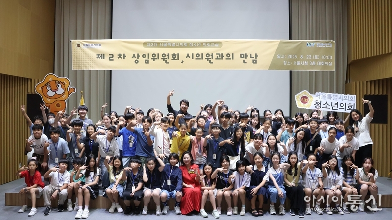 행사를 마친 후 촬영한 기념 사진.