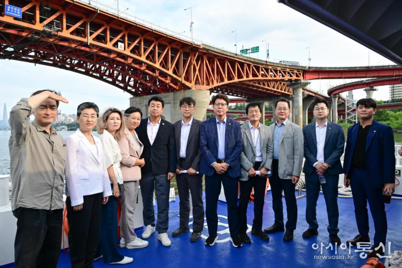 서울시의회 더불어민주당, 한강버스 현장 점검