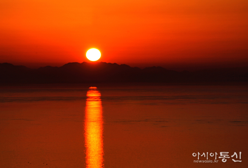 <인천시 옹진군 백령도,<strong> "우리나라 서해 최북단 신비한 섬 백령도(일출)"></strong> 김광부 기자