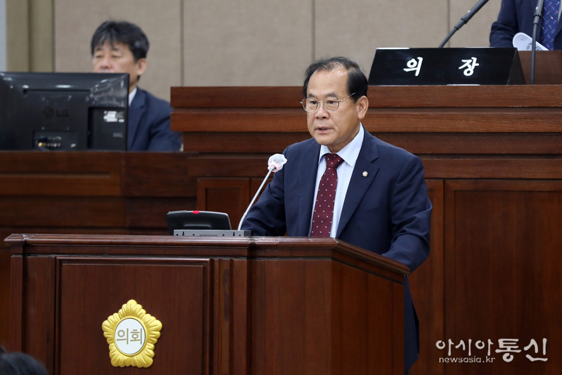 수원특례시의회 이찬용 의원이 제395회 임시회 제2차 본회의에서 5분 자유 발언을 하고 있다