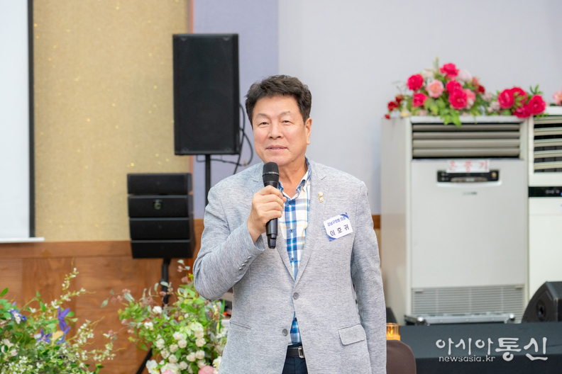 지난 19일 ‘2025 청양 고추구기자 문화축제 만찬’에서 이호귀 의장이 축하인사를 하고 있다.