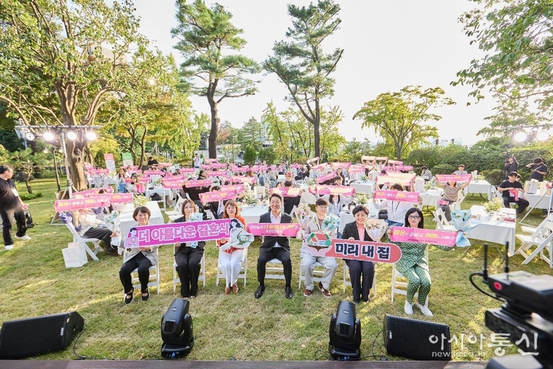 검소하고 실속 있는 결혼문화 확산을 위한 2025 가을 칸타빌레 행사에 참석한 김영옥 위원장(앞줄 오른쪽에서 2번째). 단체사진