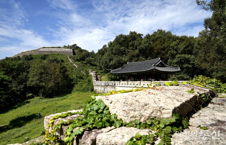 <경상북도 문경시 고모산성, <strong>"오정산에 위치한 고모산성은 삼국시대 신라성으로 군사방어용으로 지어진 석성"</strong>> 김광부 기자