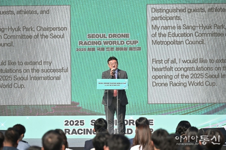 축사 하고 있는 박상혁 교육위원장