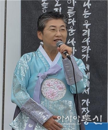 축사를 전하는 유정희 의원