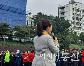 구미경의원이 행사에 참가하여 축사를 전하고 있다