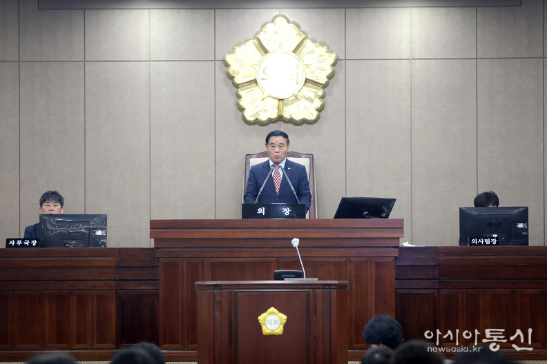 수원특례시의회, 제396회 임시회 개회 참석 이재식 의장