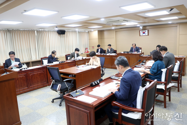 수원특례시의회 도시미래위원회 안건 심사