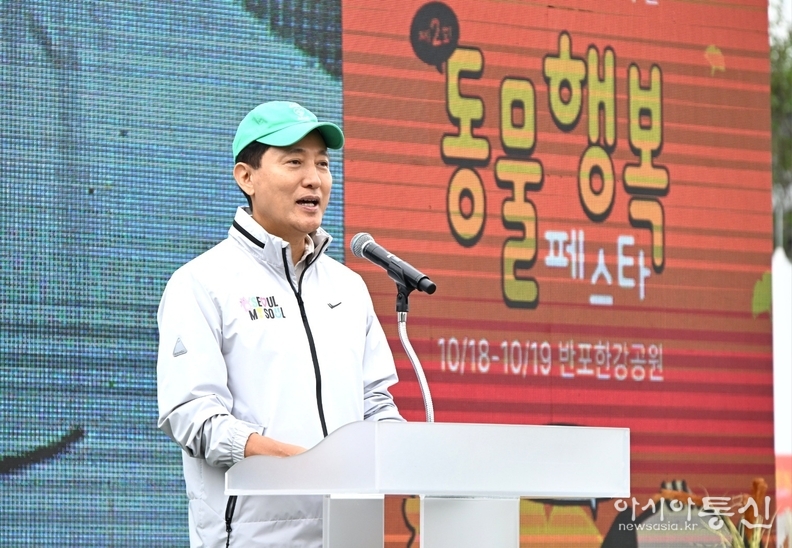 오세훈 서울시장이 18일(토), ‘제2회 서울 동물보호의 날 기념행사’에서 인사말하고 있다.