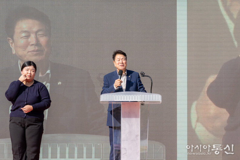 23일 열린 ‘2025 강남구 장애인 한마음 운동회’에서 이호귀 의장이 축사를 하고 있다.
