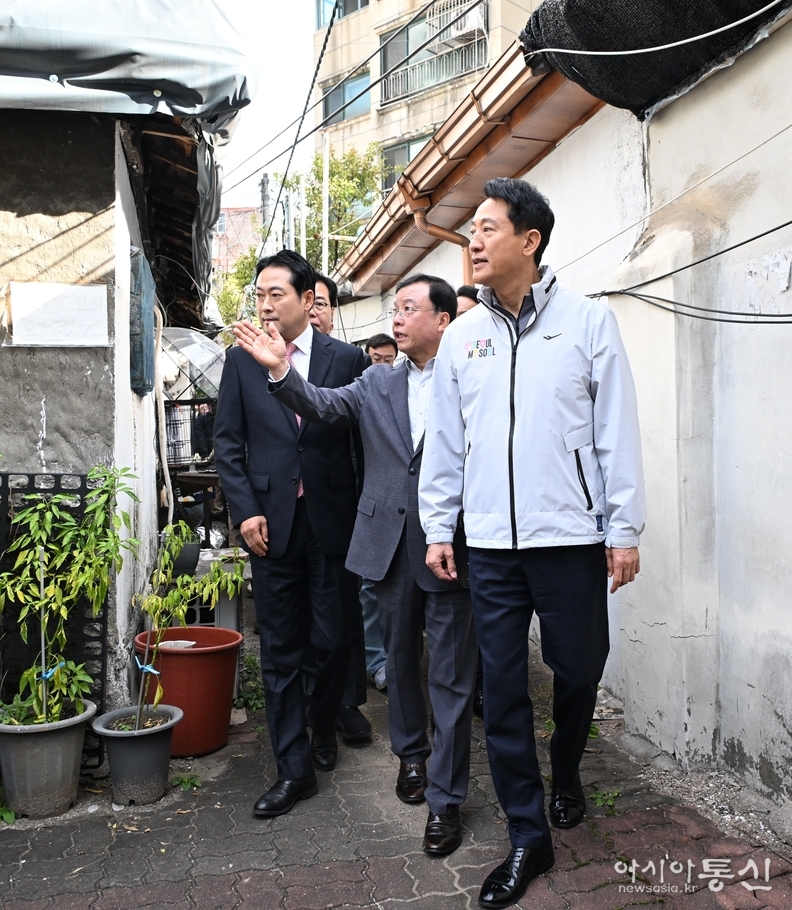 오세훈 서울시장은 24일(금) 오전 국민의힘 지도부와 ‘노원구 상계5 재정비촉진구역’ 현장을 점검하고 있다.