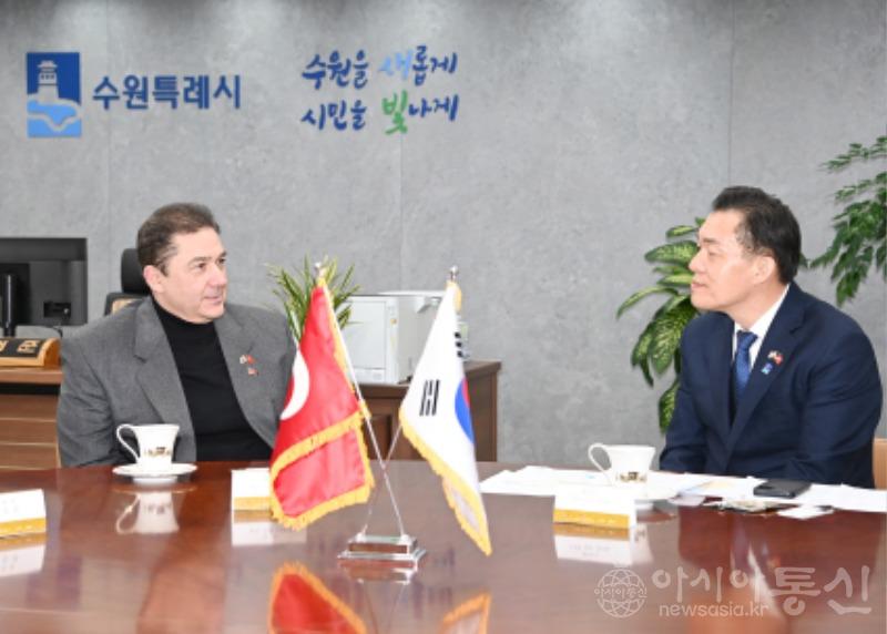 이재준 수원특례시장, 주한 튀르키예 대사 만나 “앙카라 학원 기념 사업 추진 검토하겠다”(1).jpg