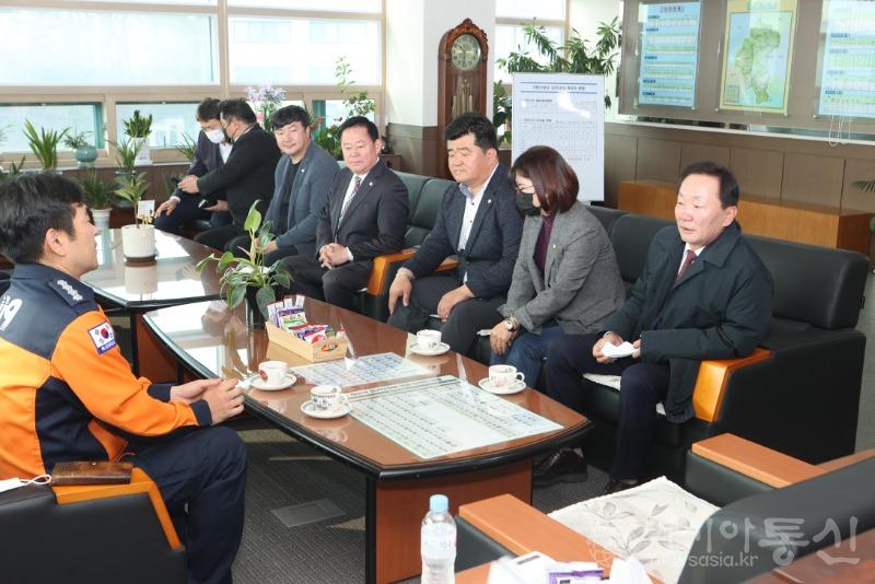 사본 -20221110 보도자료(가평군의회, 소방의 날 기념 가평소방서 방문 및 격려).jpg