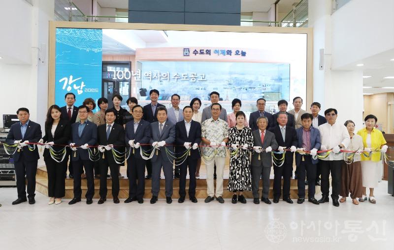 보도용 230703 리마인드 강남 특별전 개막식 단체사진.JPG