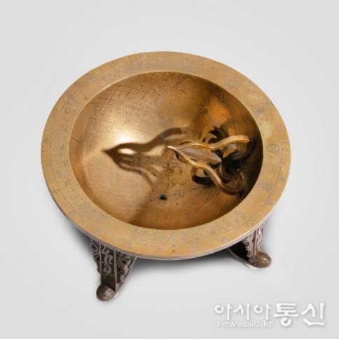 문화재청, '조선 천문학의 보고(寶庫), 해시계 '앙부일구' 3점 보물 지정'