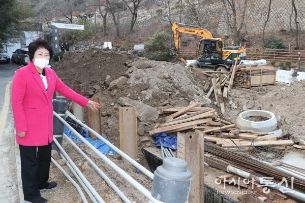 종로구의회 최경애 의원, 황학정 앞 체육공간 및 주차장 조성사업 현장방문