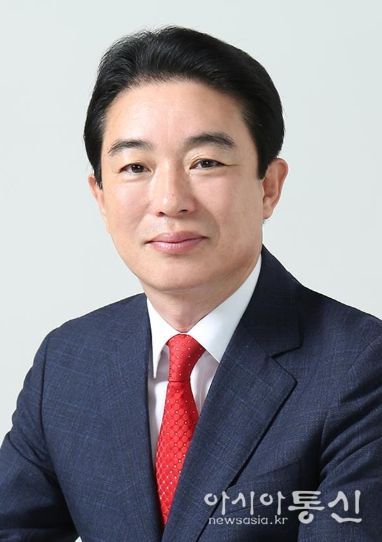 최학범 경상남도의회 의장