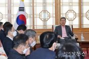 이강덕 포항시장, 연초 민생경제부터 살린다…지역 경기 회복에 올인