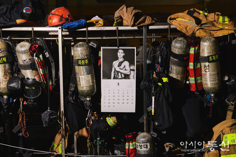 몸짱달력 보도사진|