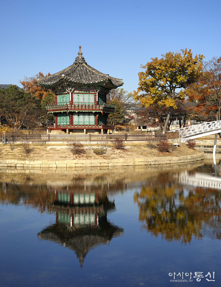 <서울특별시 종로,<strong> "3년만에 복원된 경복궁 향원정 가을"</strong>> 김광부 @