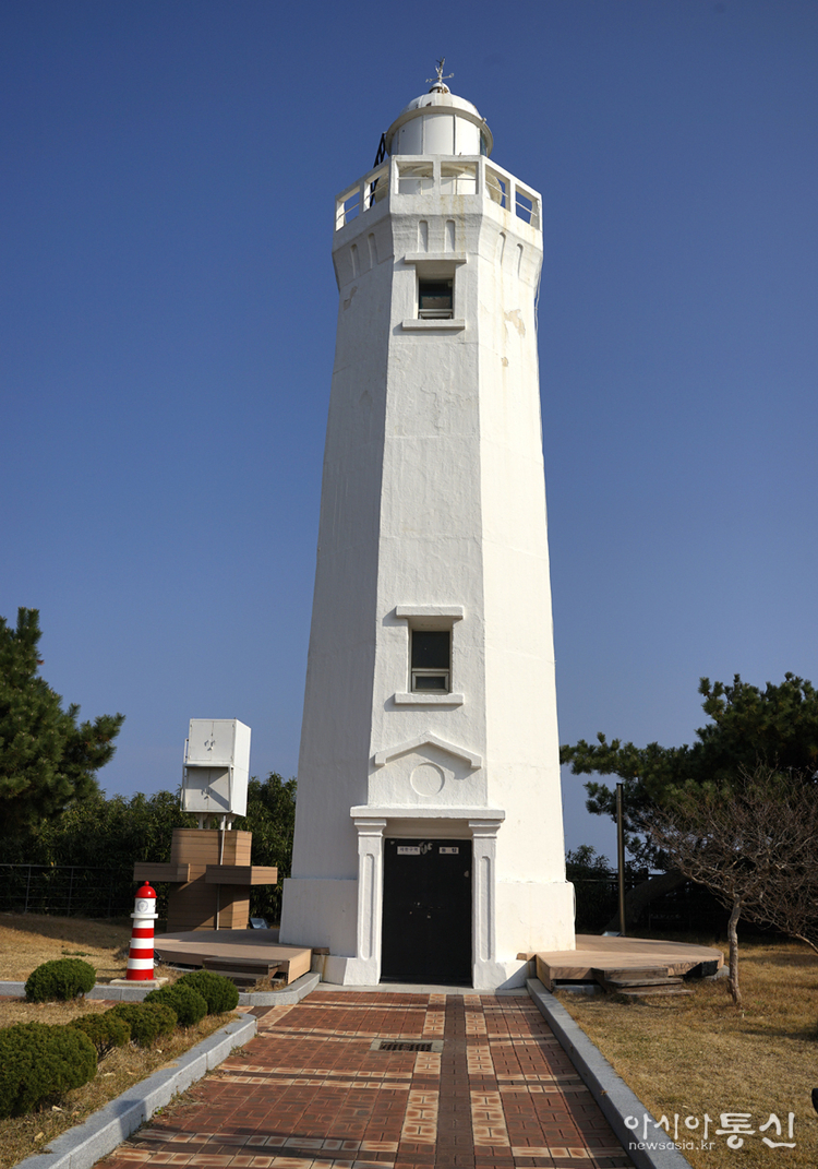 <경북 울진<strong>, "푸른 동해를 품은 하트 해변 울진 죽변항 등대"</strong>> 김광부 @