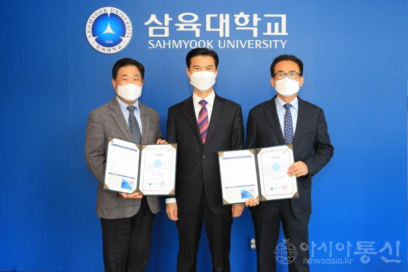 [사진1] 왼쪽부터 오덕신 특임교수, 김일목 총장, 황하 주정호 대표.JPG