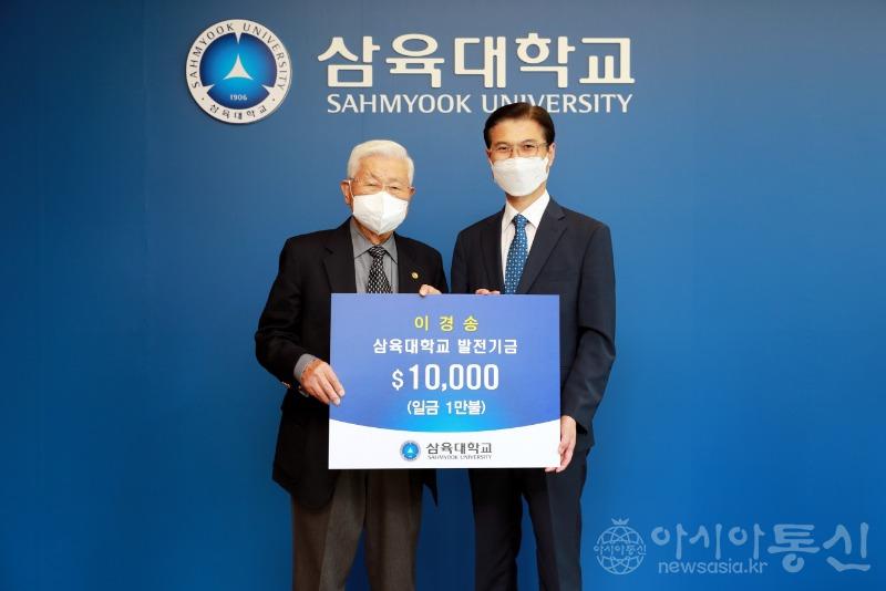 [사진] 왼쪽부터 이경송 동문, 김일목 총장.JPG