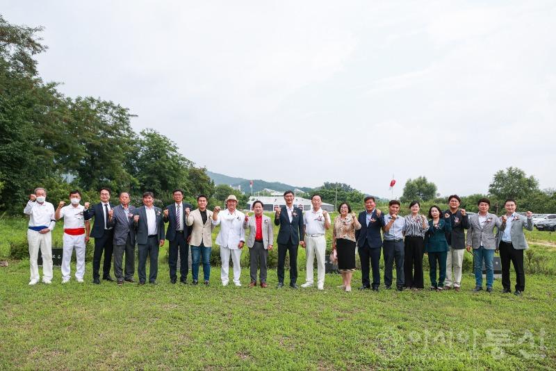 사본 -(0716)[체육과]주광덕 남양주시장, 전통 스포츠 대회 참가 궁도인 격려(사진1).jpg