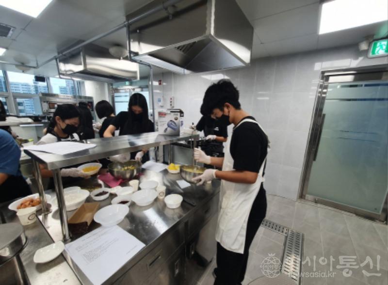 사본 -(0801)[퇴계원읍]남양주시 퇴계원읍 주민자치위원회, 청소년 요리 교실 진행(사진1).jpg