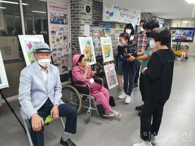 사본 -(0913)[장애인복지과]남양주시수어통역센터, 85세 농인 작가 김풍자 할머니의 가을 특별전 개최(사진1).jpg