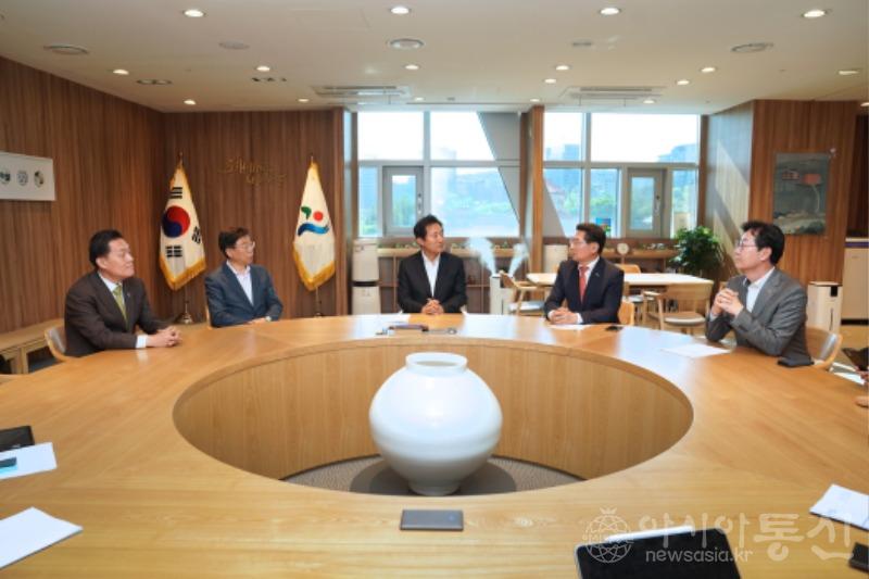 이재준 수원특례시장, 오세훈 서울시장 만나 서울3호선 연장·경기남부광역철도 공동사업 협조 요청 (2).JPG