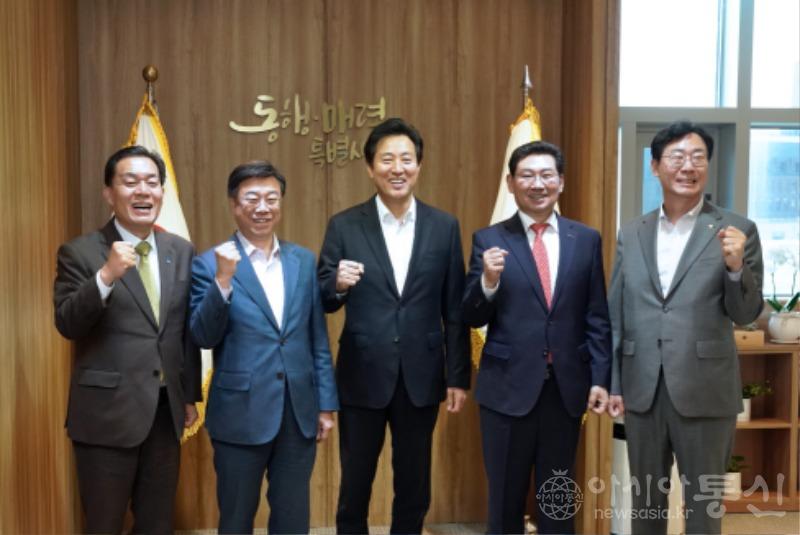 이재준 수원특례시장, 오세훈 서울시장 만나 서울3호선 연장·경기남부광역철도 공동사업 협조 요청 (1).JPG