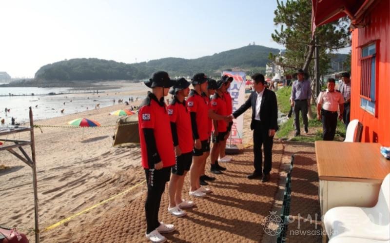 유관기관 격려 구청장 관내 해수욕장 방문1.jpg