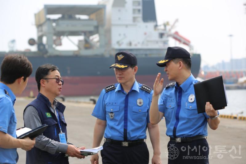 도기범 인천해양경찰서장은 1일 내항부두를 찾아 현장점검을 실시했다(2).jpg