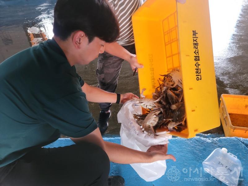 (1)남동구_수산물 안전강화 관련 정책 건의(방사능검사 시료 채취_2).jpg