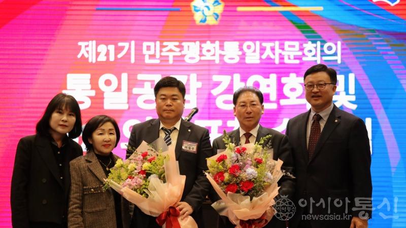 보도사진(민주평통 의장 표창).jpg