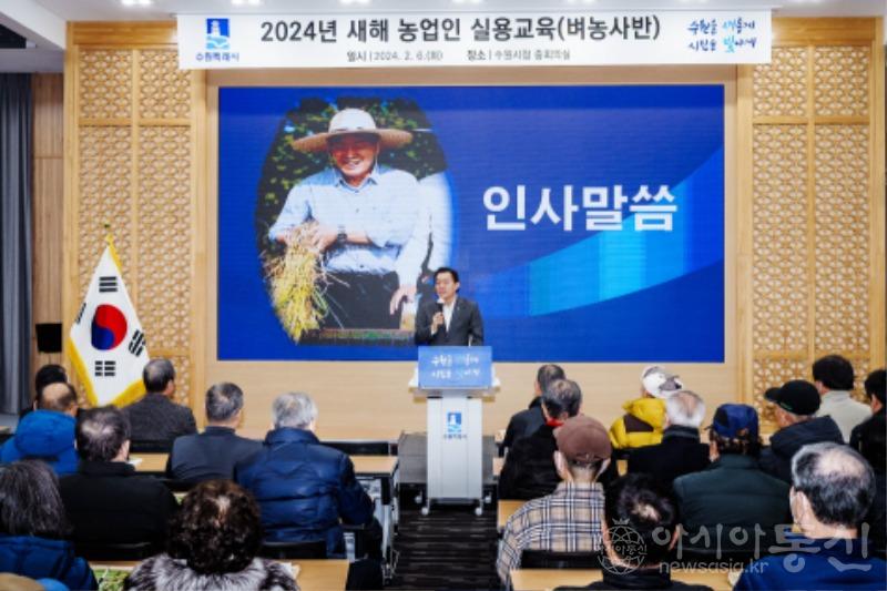 1.이재준 수원특례시장, “소중한 먹거리를 생산하기 위해 열심히 일하시는 농업인들에게 감사드린다”.jpg