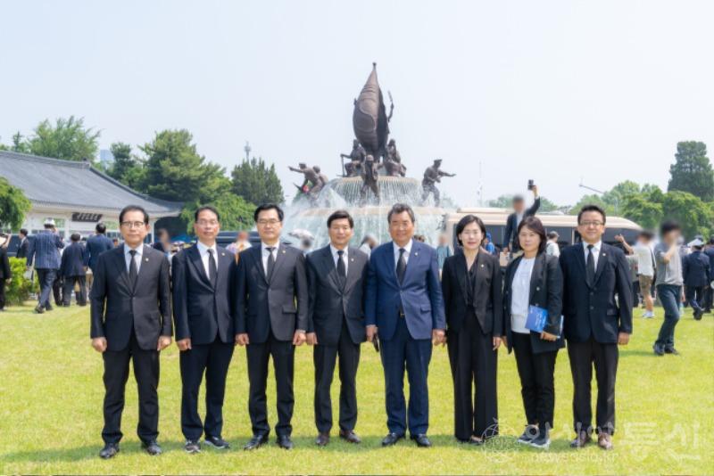 사진1. 강남구의회, ‘제69회 현충일 추념식’ 참석.jpg