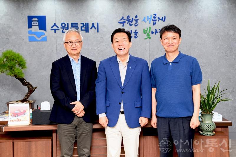 이재준 수원시장,융합바이오 분야 세계적 석학 루크 리 하버드대 교수와 교류·협력 방안 논의.jpg
