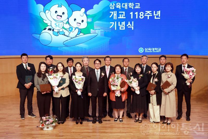 [사진2] 장기근속 및 유공자 단체 사진.JPG