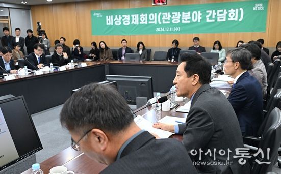 오세훈 서울시장이 11일(수) 오전 비상경제회의(관광분야 간담회)에서 모두발언을 하고 있다.